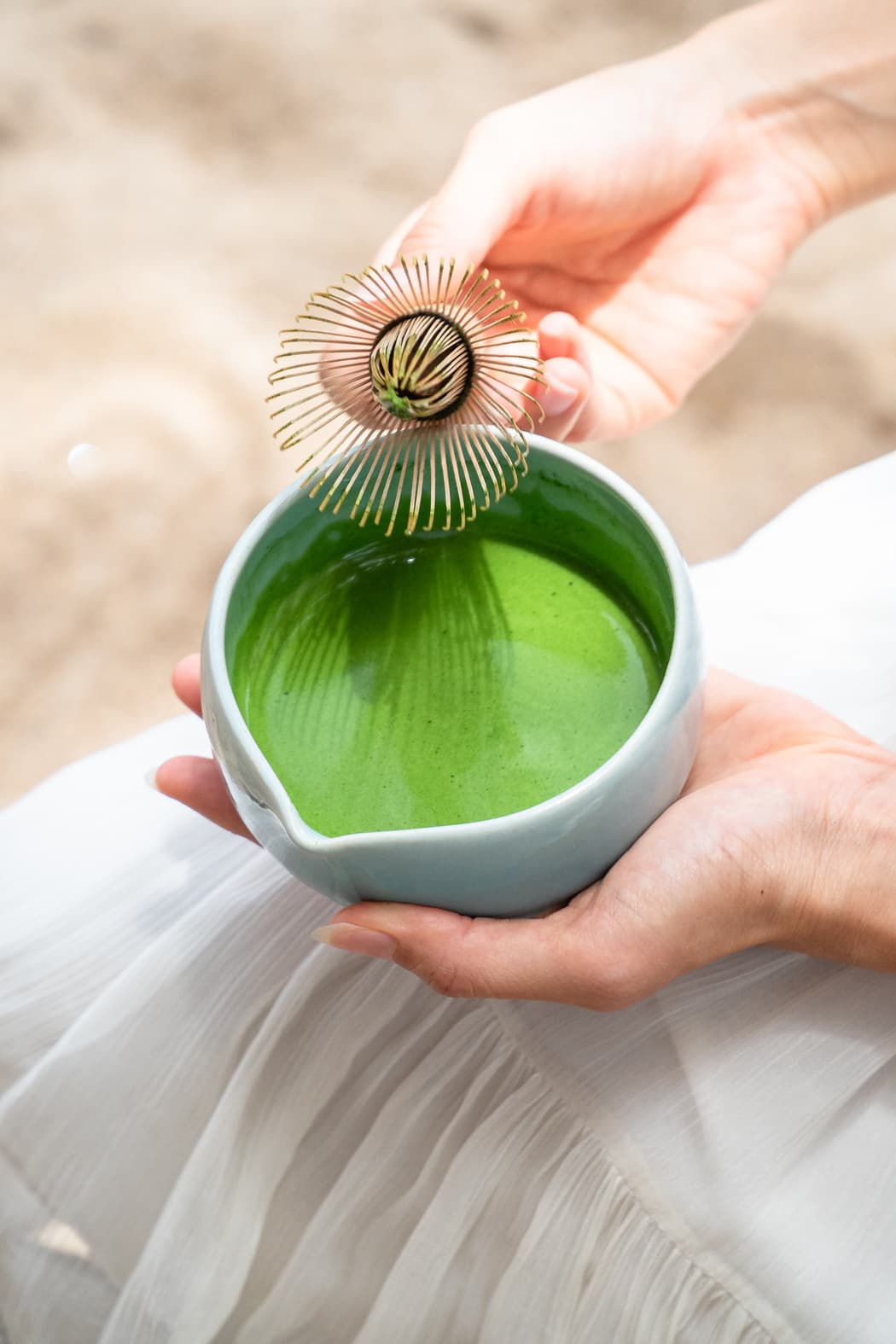 Préparation d’un matcha au fouet en bambou, sélection Rou
